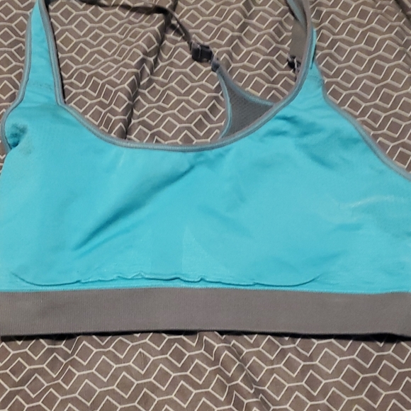 Reversible sports bra - Picture 3 of 4